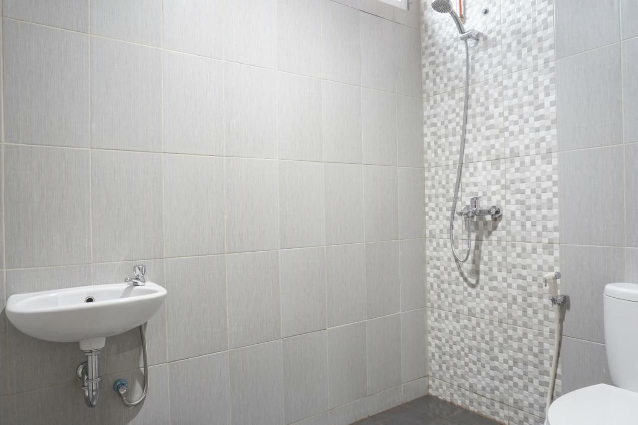 Residences By Reddoorz Near Mt Haryono - Minimum Stay 7 Days Jakarta Exterior photo