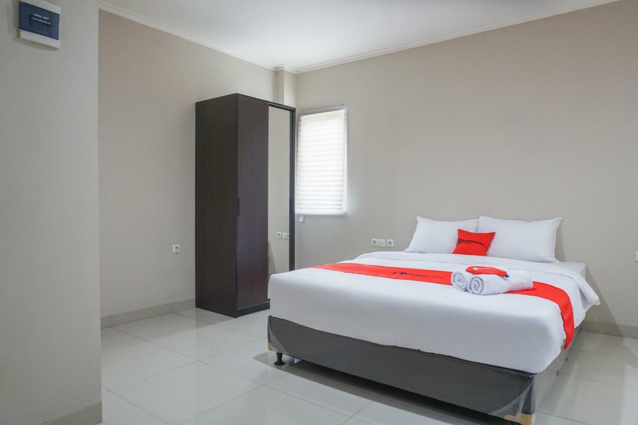 Residences By Reddoorz Near Mt Haryono - Minimum Stay 7 Days Jakarta Exterior photo