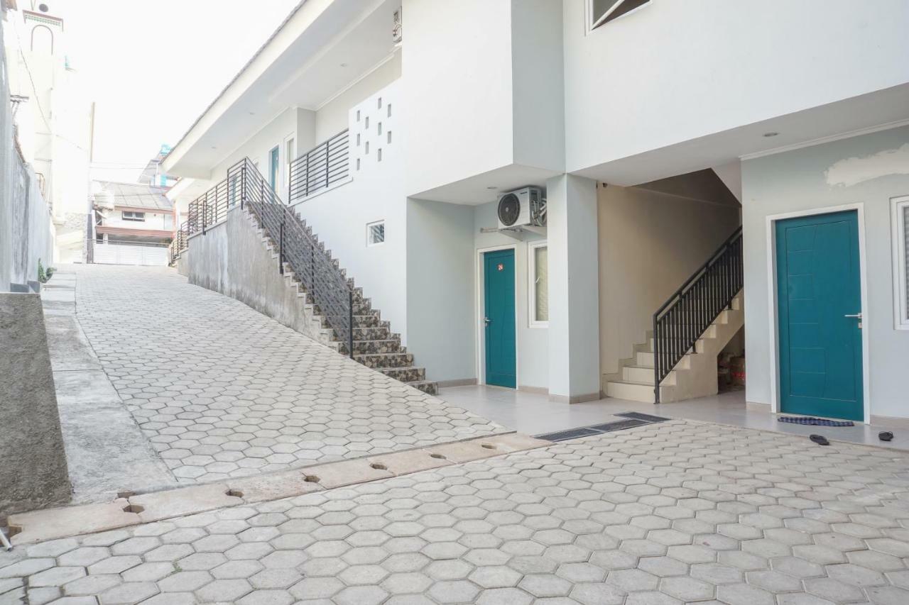 Residences By Reddoorz Near Mt Haryono - Minimum Stay 7 Days Jakarta Exterior photo