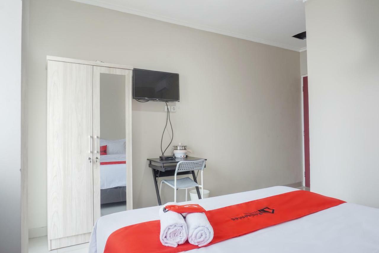 Residences By Reddoorz Near Mt Haryono - Minimum Stay 7 Days Jakarta Exterior photo