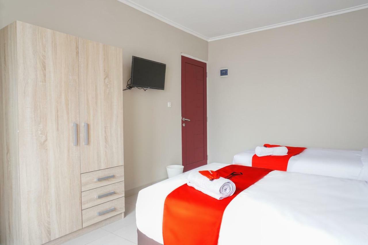 Residences By Reddoorz Near Mt Haryono - Minimum Stay 7 Days Jakarta Exterior photo