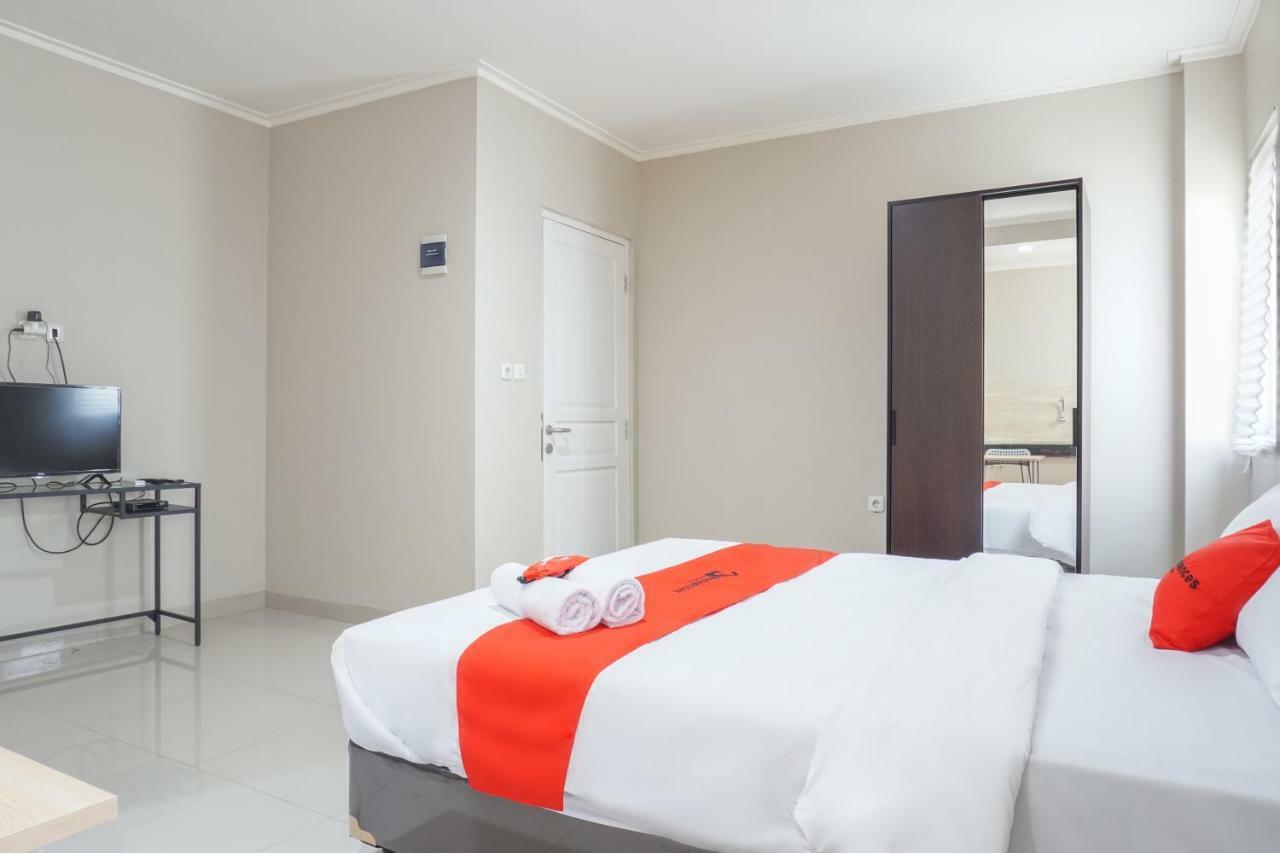 Residences By Reddoorz Near Mt Haryono - Minimum Stay 7 Days Jakarta Exterior photo